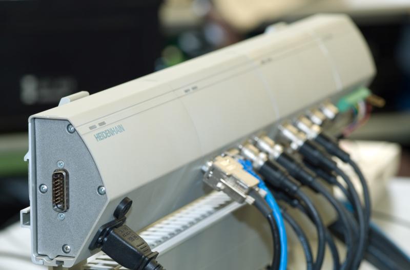 Mit der MSE 1000 bietet HEIDENHAIN eine flexible Auswerte-Elektronik für die automatisierte Erfassung digitaler und analoger Messgrößen von bis zu 250 Messkanälen. 