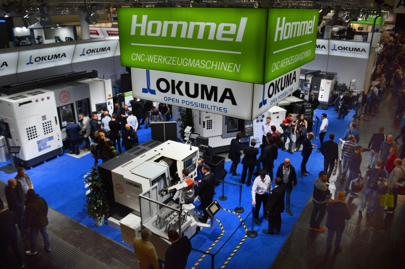 Hommel präsentierte diverse Automationslösungen, wie zum Beispiel eine Robotereinheit oder ein Fertigteilentnahmeband, welche die Leistungsfähigkeit in Bezug auf das Topthema Industrie 4.0 perfekt nahebrachten.