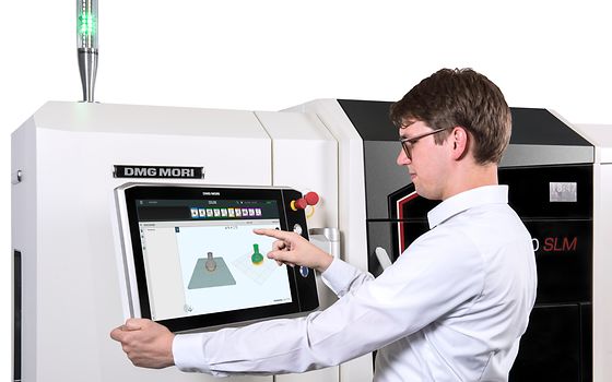 CAM programming: The coordinated and uniform user interface CELOS enables parts to be programmed externally with minimum time expenditure and transferred to the machine.