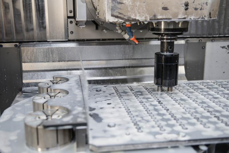 The new gripping system from AMF has a shaft interface and is exchanged like a tool from the magazine. Users thus achieve fully automatic workpiece change on a machine tool during machining.