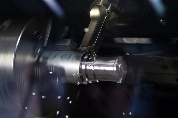 The machining of a ROTOR hub with High Dynamic Turning and the FreeTurn tools saved four tools and reduced machining time by 30%.