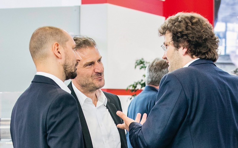 Benjamin Neubauer (Evomecs, links), Peter Stein von OPS-Ingersoll (Mitte) und 
Evomecs-Geschäftsführer Dr. Stefan Becker.
