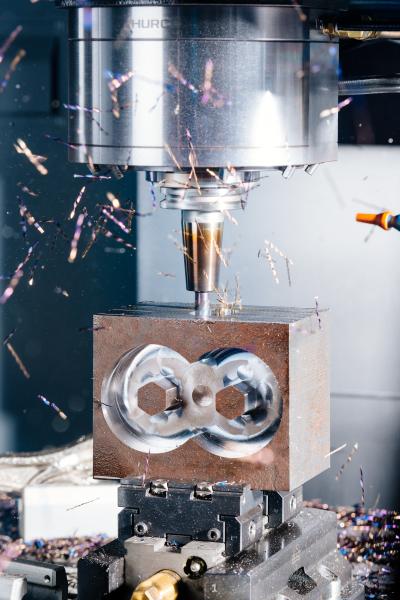 The trochoidal process makes it possible to extend tool service life by up to a factor of ten, while machining times drop by between 30 and 40 percent. 