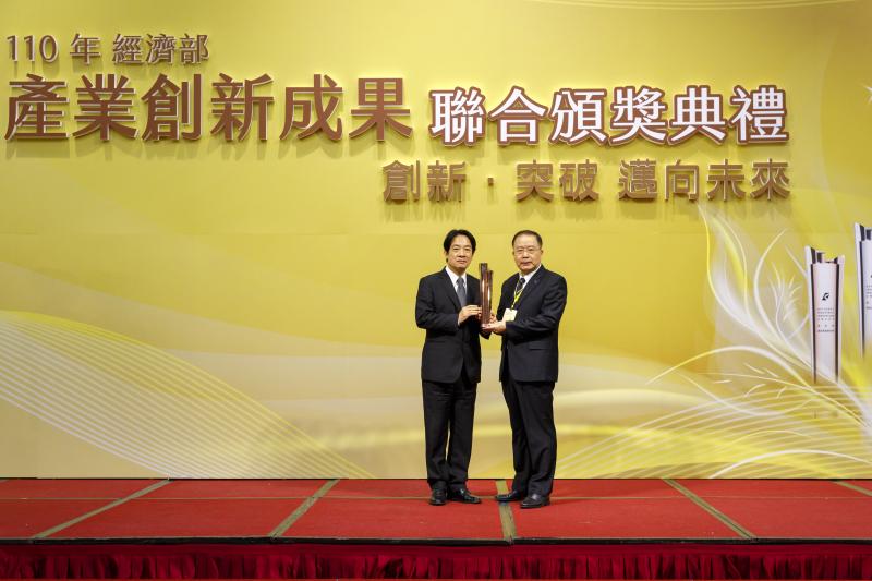As the highest honor for National awarding industrial innovation in Taiwan,
Buffalo Machinery got the outstanding enterprise innovation awards.
 

The National Industrial Innovation Award emphasize on innovation, focusing on the humanities, technology and service energy which create value-added benefits for industries.

Since its establishment, Buffalo Machinery has complied the value of 