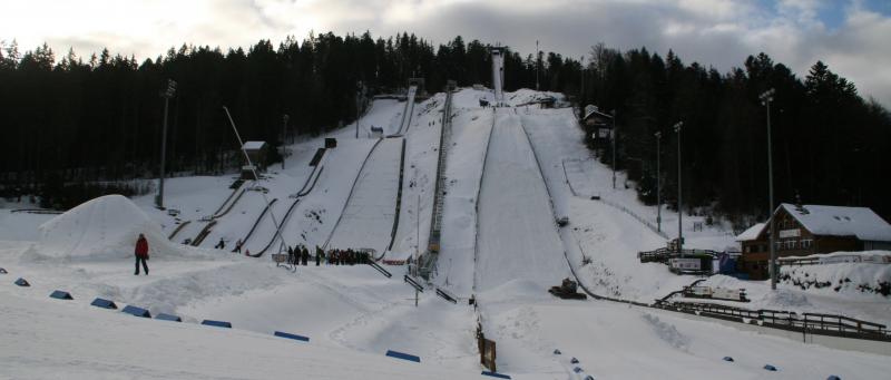 Adler-Skistadion, Hinterzarten, Schwarzwald: Vier Schanzen, etwa 200 Skisprungtage sowie 20.000 Trainings- und Wettkampfsprünge jährlich