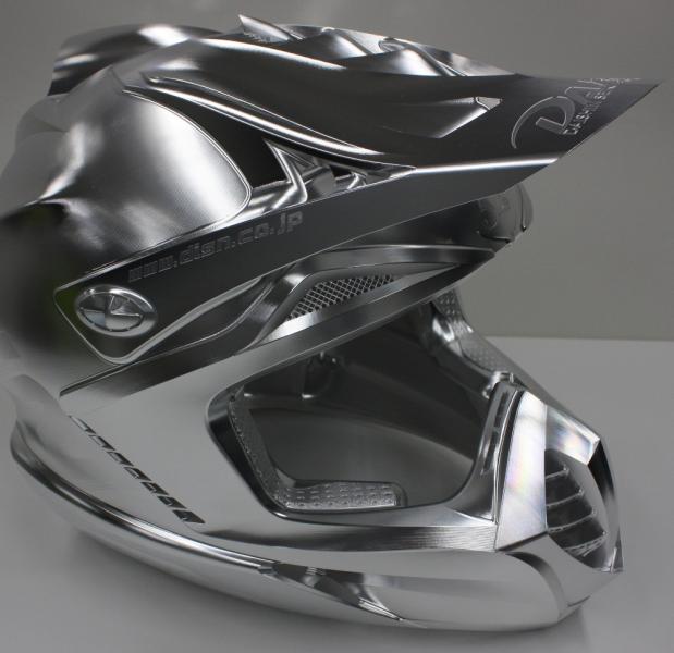 Imposantes Ausstellungsstück: Motorradhelm gefertigt mit der hyperMILL®-5Achs-Technologie. Bildquelle: OPEN MIND