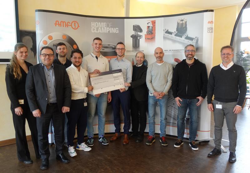 The sales receipts of 18,000 euros from the 17th Christmas market campaign of the AMF trainees this time goes to the Sternentraum 2000 e.V. Association in Backnang, which fulfils wishes of disadvantaged and sick children.