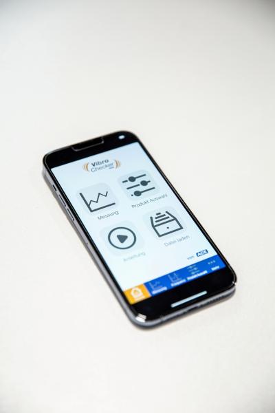 VibroChecker ist die kostenlose App zur Schwingungsmessung von ACE, mit der man im Nu die Schwingungswerte von Vibrationsquellen und eine für deren Dämpfung passende Lösung ermitteln kann