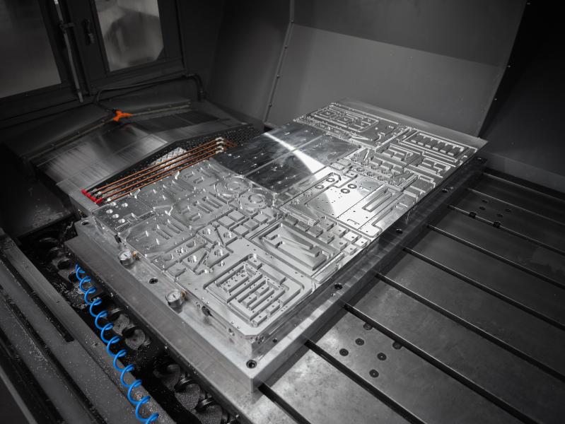 The individual parts are produced in a five-sided machining process almost to their final dimensions. The designers calculate the optimum utilisation of the aluminium plate with the aim of keeping waste to a minimum.