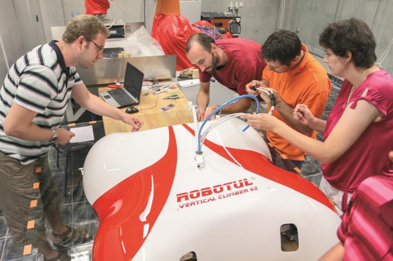 Ein Team der technischen Universität von Liberec (Reichenberg) arbeitet am Senkrecht-Kletterer ROBOTUL.