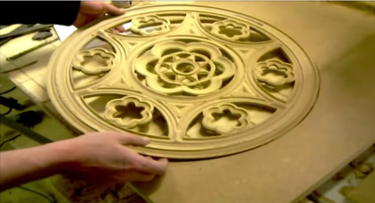 Rosone/Kirchenfenster/Maßwerk aus Holz fräsen/cnc-fräsen mit Fräsmaschine/Portalfräsmaschine/ gothische Muster in Holz/ romanische Muster in Holz