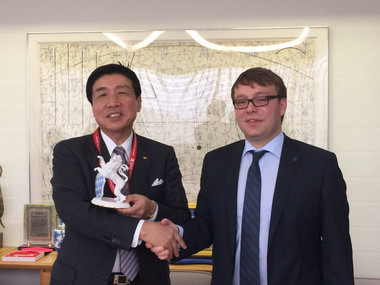 Norio Ishikawa, President of OSG Corporation (links) und Andreas Haimer, President of the Haimer Group (rechts)
