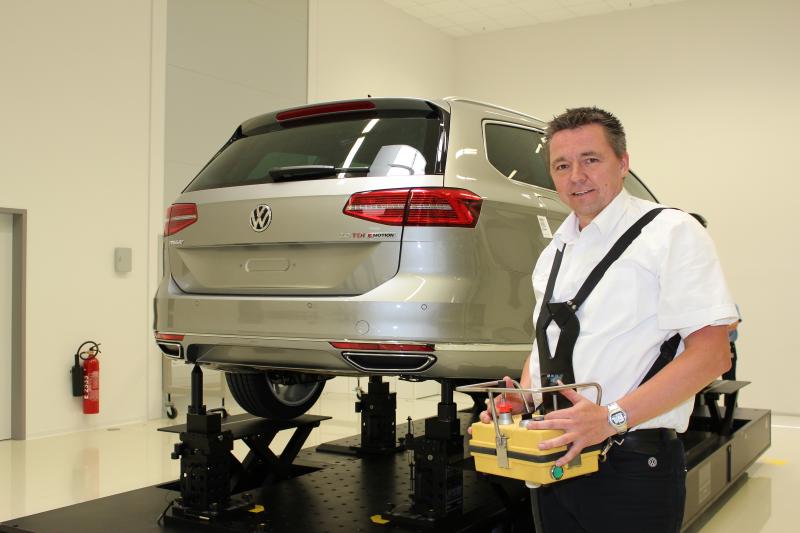 At VW Emden a special version of a Witte aluminum sandwich plate enables support and measuring of complete vehicles according to RPS (reference point system).