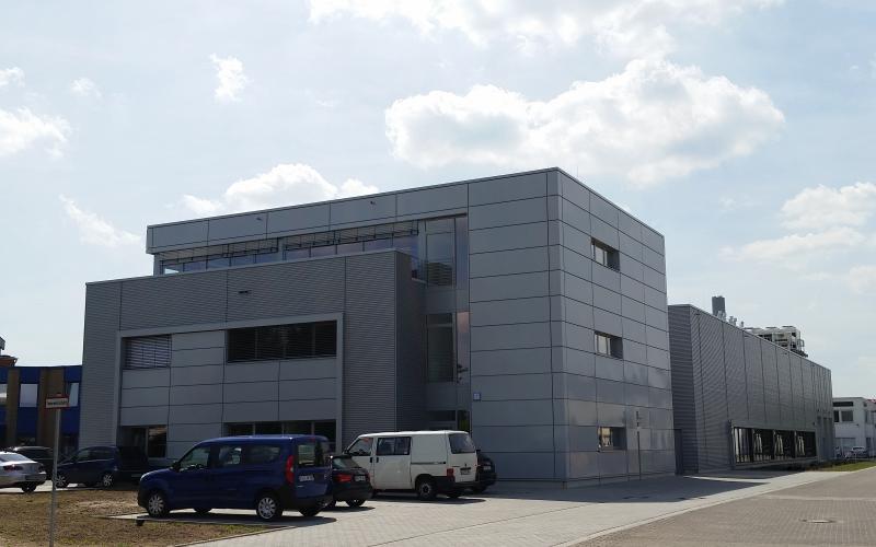 Neueröffnete Produktionshalle von JONGEN in Willich, beherbergt die Vollhartmetallfräser-Produktion und den Nachschleifservice. 