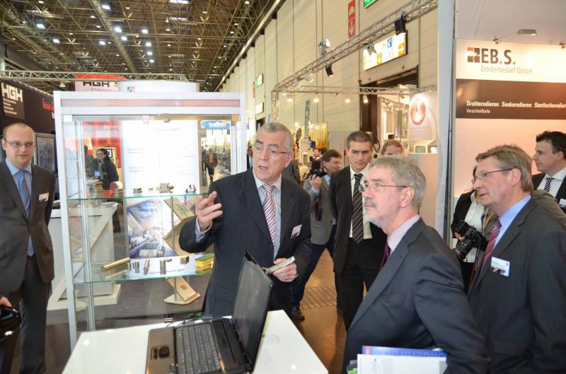 Dr. Günter Horzetzky, Secretary of State in the North Rhine-Westphalian Ministry of Economic Affairs, Energy, Mid-Tier Companies and Crafts visited the shared state stand at METAV 2012. 