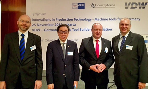 Successful VDW symposium in Jakarta. Group picture of the organisers (from the left): Holger Seubert (Head of Economic Department, Embassy of the Federal Republic of Germany, Jakarta), Prijono Sugiarto (President Director, PT ASTRA International Tbk, Jakarta), Klaus-Peter Kuhnmünch (Manager General Affairs, VDW, Frankfurt), Jan Rönnfeld (Managing Director of the German-Indonesian - Chamber of Commerce Ekonid, Jakarta)

 