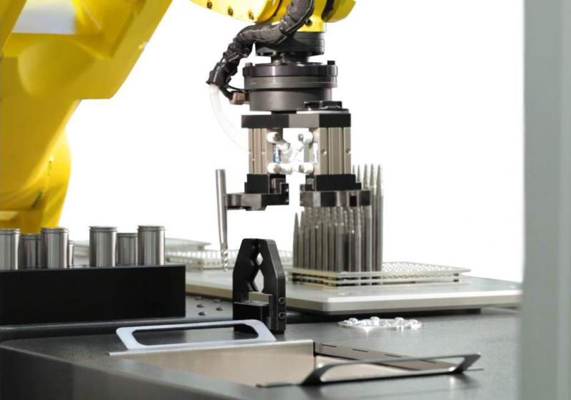 Die smarte Automationslösung ZOLLER-»roboSet 2« kann jetzt noch größere Serien in der Qualitätskontrolle oder Produktion mannlos abdecken