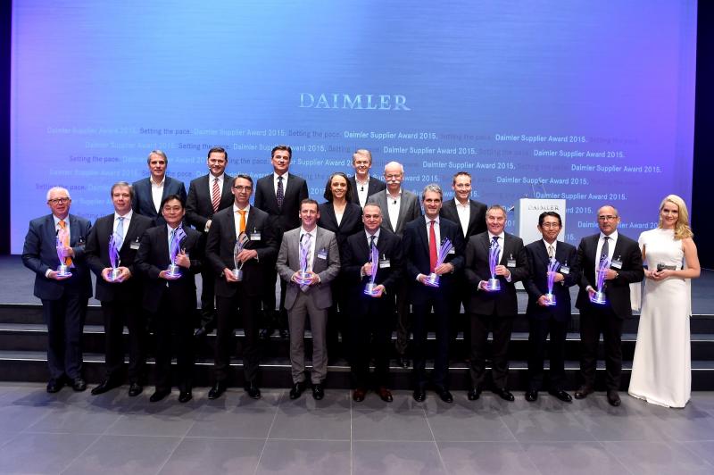 Die Gebr. Heller Maschinenfabrik GmbH aus Nürtingen erhält den Daimler Supplier Award 2015 in der Rubrik „International Procurement Services“ für die Unterstützung des Automobilherstellers bei der Weiterentwicklung und Industrialisierung der innovativen Nanoslide®-Laufbahnbeschichtung für Zylinderbohrungen von Aluminium-Kurbelgehäusen.
