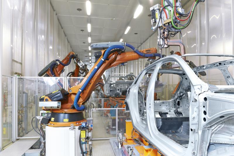 Audi beabsichtigt ab dem Jahr 2017 Werke in Europa mit Schweißtechnik von Rexroth auszurüsten. Die neue Kombisteuerung besteht aus der Verknüpfung von Schweißsteuerung und direktem Antrieb der Schweißzange. Aus der konsequent weiterentwickelten Lösung resultieren höhere Prozessleistung durch bessere Kraftgenauigkeit und kürzere Taktzeiten.