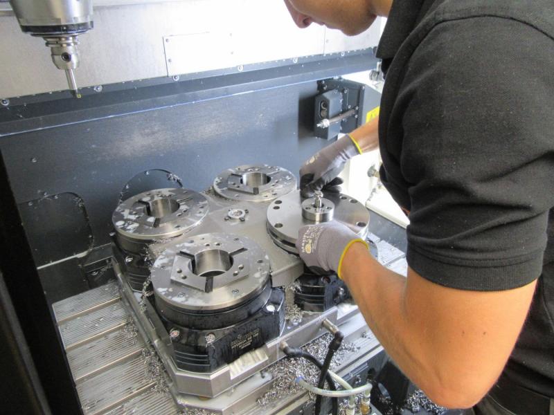 In the hydraulic stationary chucks there is no longer any room for chips, and changing from O.D clamping to I.D. clamping is quickly accomplished.