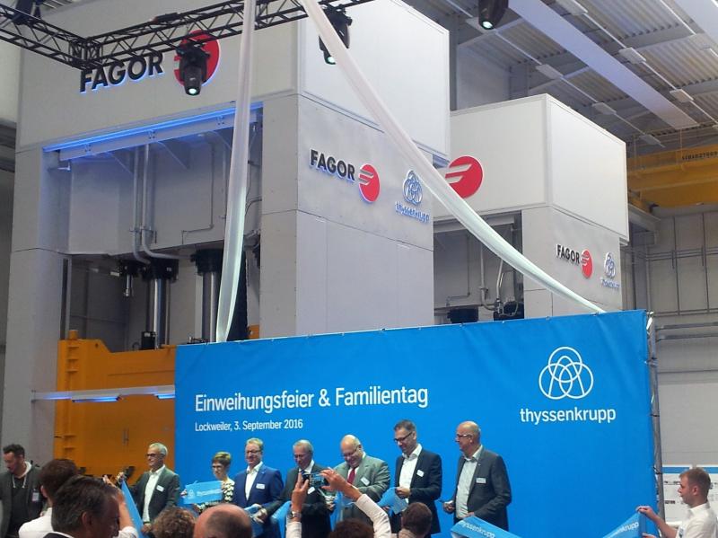 FAGOR ARRASATE nimmt zwei große hydraulische 1.600 t Tryout-Pressen im neuen ThyssenKrupp Werk in Wadern-Lockweiler in Betrieb
