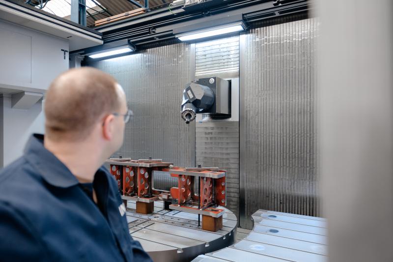 With the new processing centre by 
SHW Werkzeugmaschinen, MNR continues its systematic development towards the flexible manufacture of large-sized parts in small batches.
