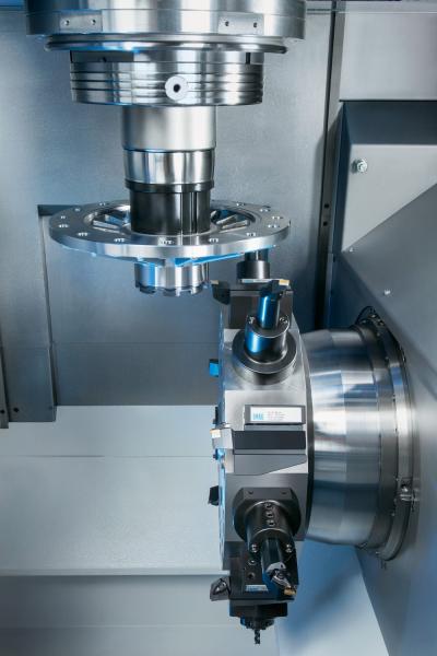 Up to 12 turning or, optionally, 12 driven drilling and milling tools allow for the application of a variety of machining processes in a single setup.
