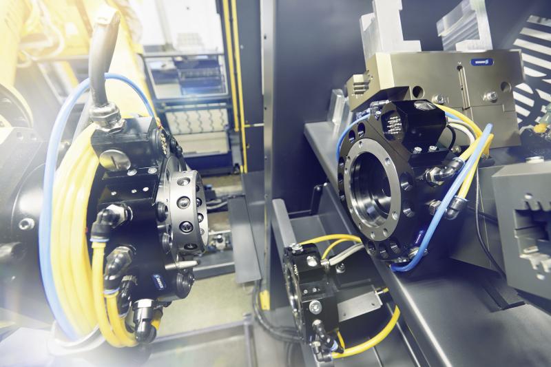 Für den schnellen und zuverlässigen Werkzeugwechsel bietet SCHUNK ein umfangreiches Roboterzubehör-Programm. 