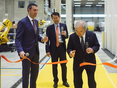 Von links nach rechts: Andrea Scammacca (Head of European Supply Chain), Shinichi Tanzawa (European chairman und CEO) und Dr. Y. Inaba (Japanese Chairman und CEO) bei der Eröffnungsfeier