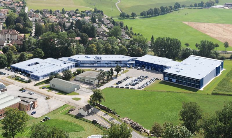 Con sede en Môtiers, en el cantón de Neuchâtel en Suiza, ETEL S.A. da empleo a cerca de 400 personas dedicadas a investigación y desarrollo, industrialización, producción, cadena de suministro, calidad, ventas, marketing y funciones de soporte. Todo el diseño y producción se realiza en la sede de ETEL en Suiza.